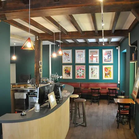 Hostal Hostel20 *